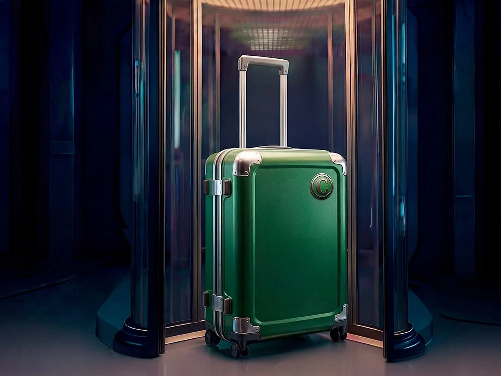 Self-Employed Pack 2 Self-employed professional with a suitcase winning a premium European trip with the Creand Self-Employed Pack